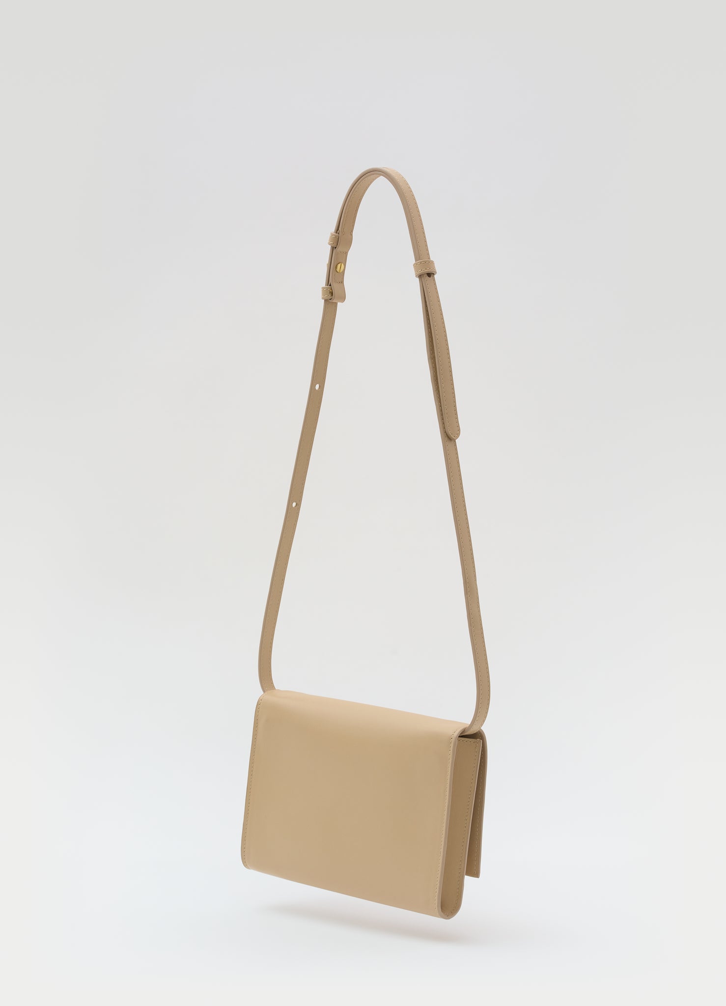 Court carré beige sable
